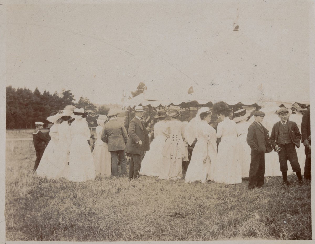 "City Newsboys' Picnic, Melbourne, State Government House, Dec. 1909", Melbourne City