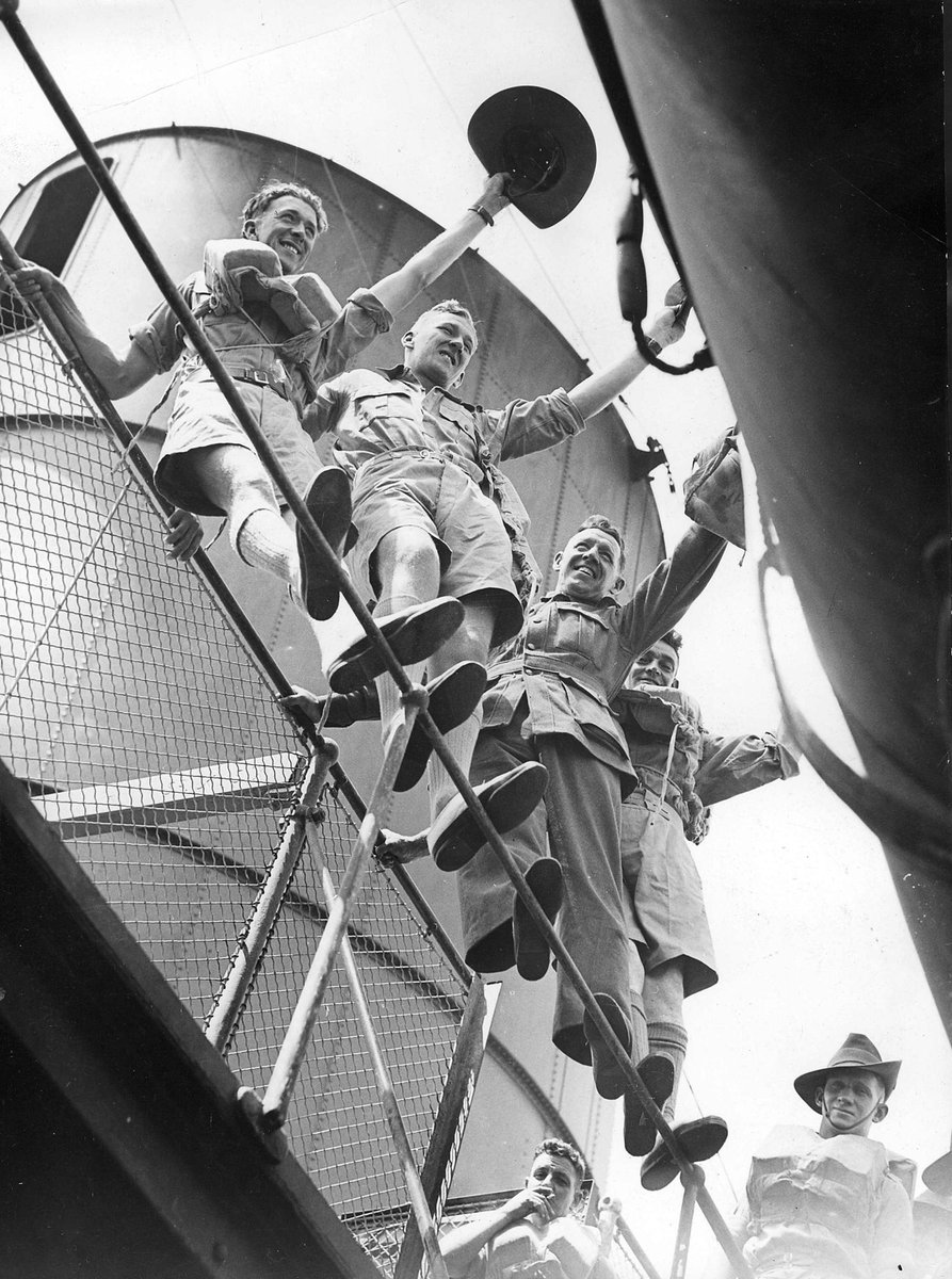 A.I.F. troops leaving from Port Melbourne for service overseas (1941)
