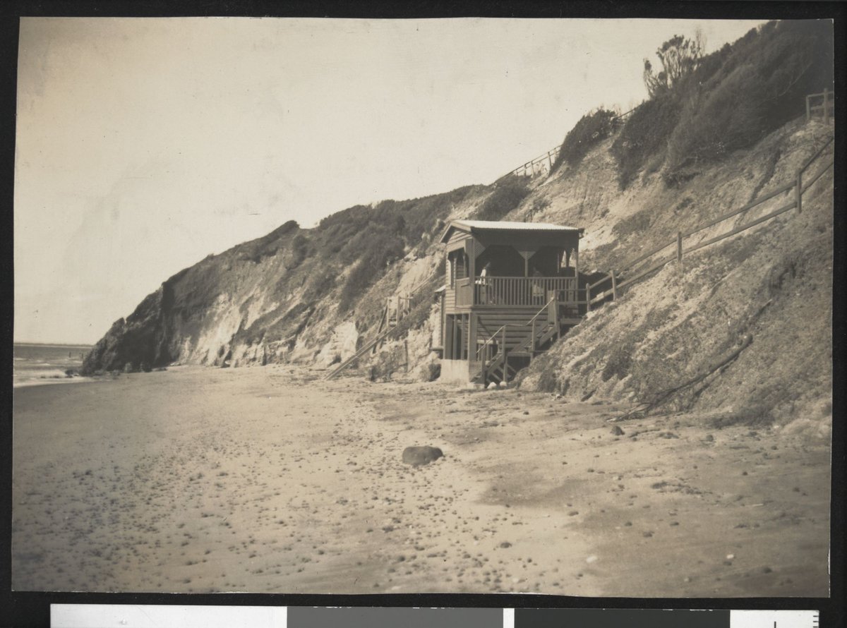 The bathing hut, [Black Rock?, Vic.] (1923–25)