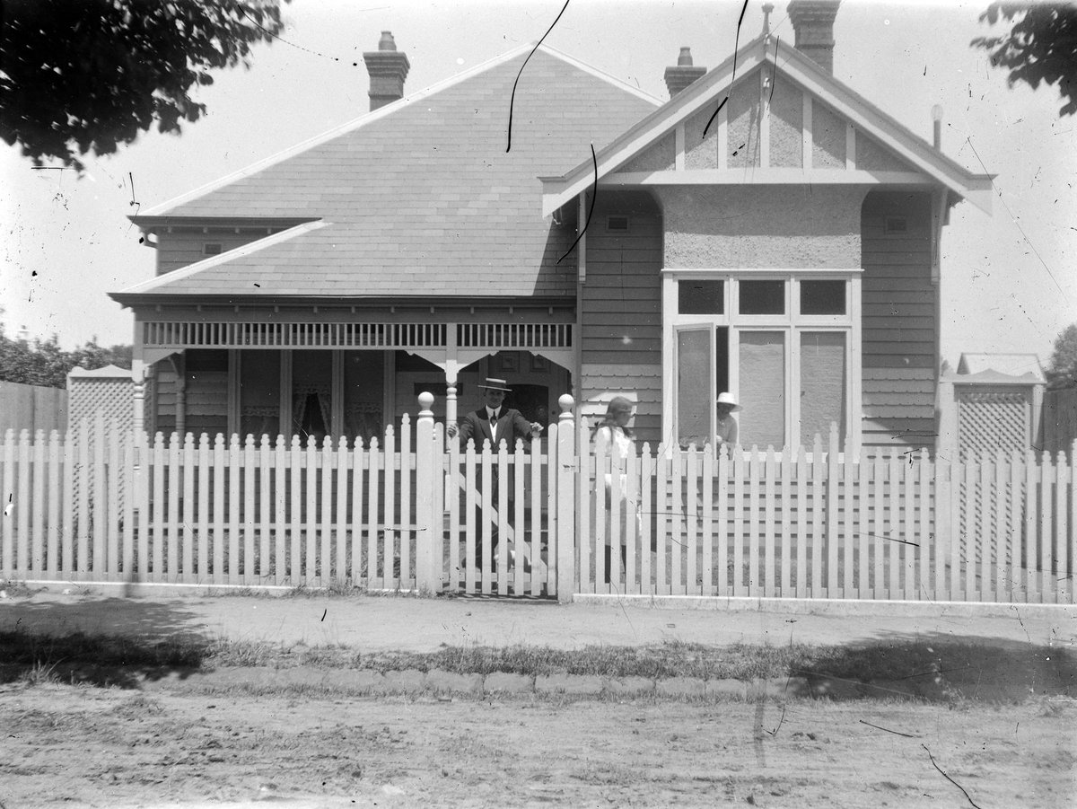 Home of Robert McCullough Waugh, 12 Alexandra Ave., Elsternwick (1900–15)