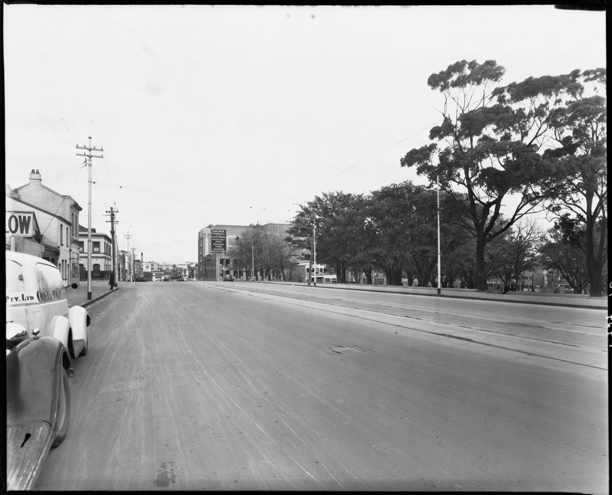 Swanston Street, Carlton, looking south towards Melbourne (1945)