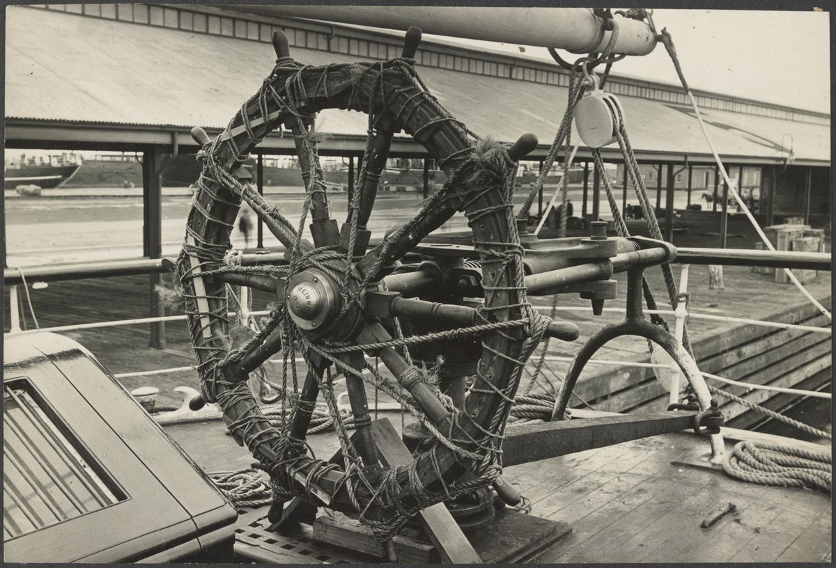 Wrecked wheel of the barque Meinwen at Melbourne (1907)