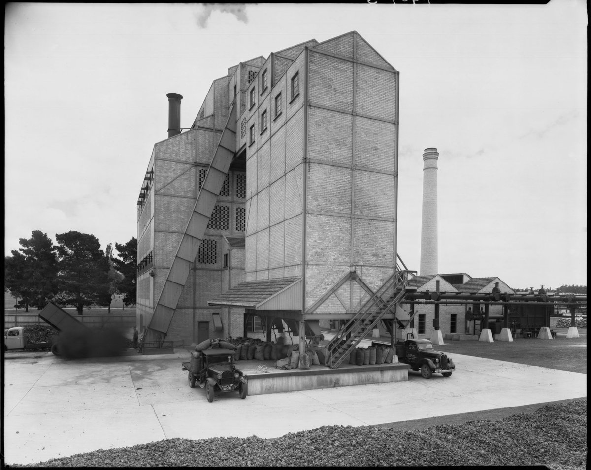 [Exterior view of coal works, Box Hill] (1940s)
