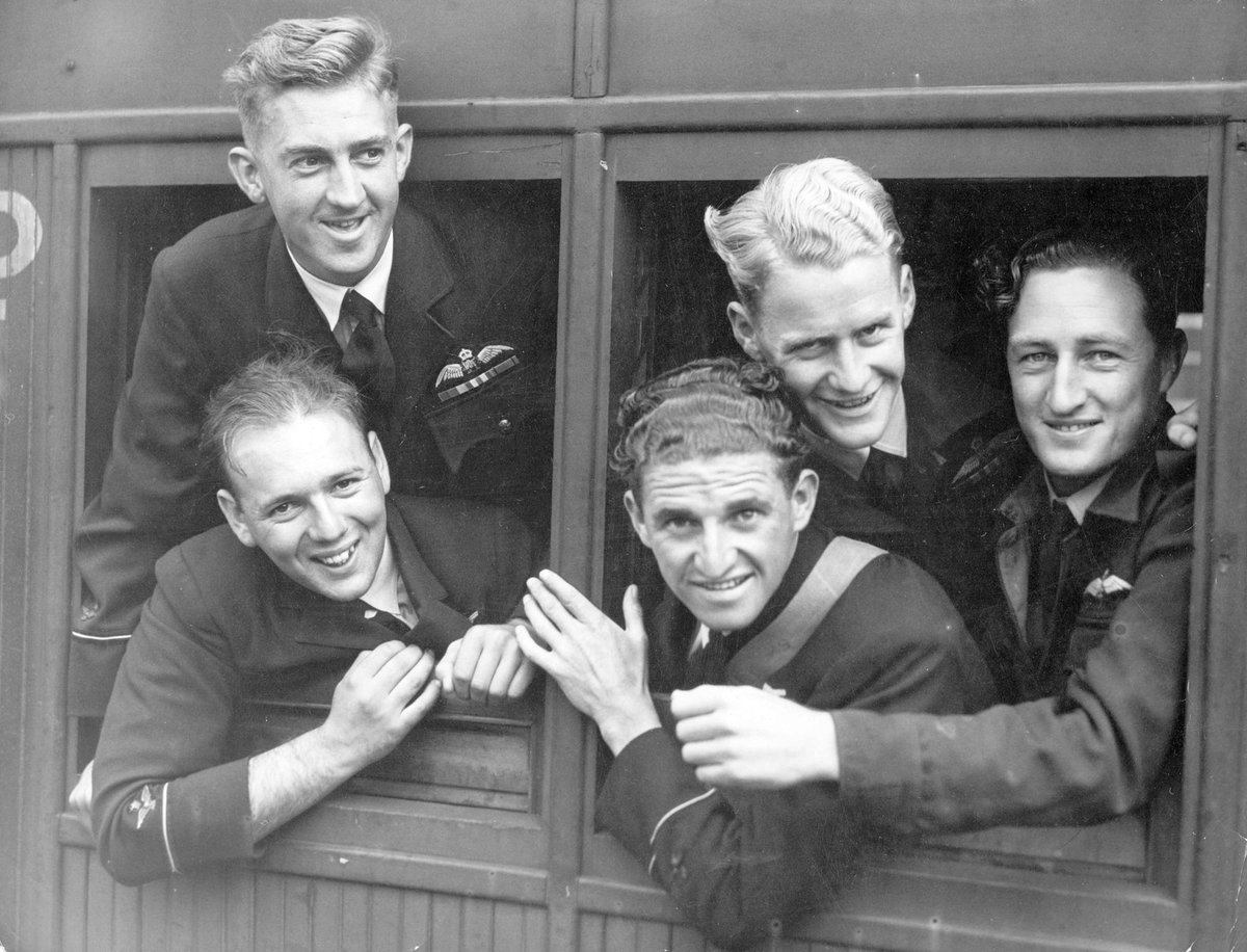 Men of the R.A.A.F. on their return to Melbourne, Brighton (1945)