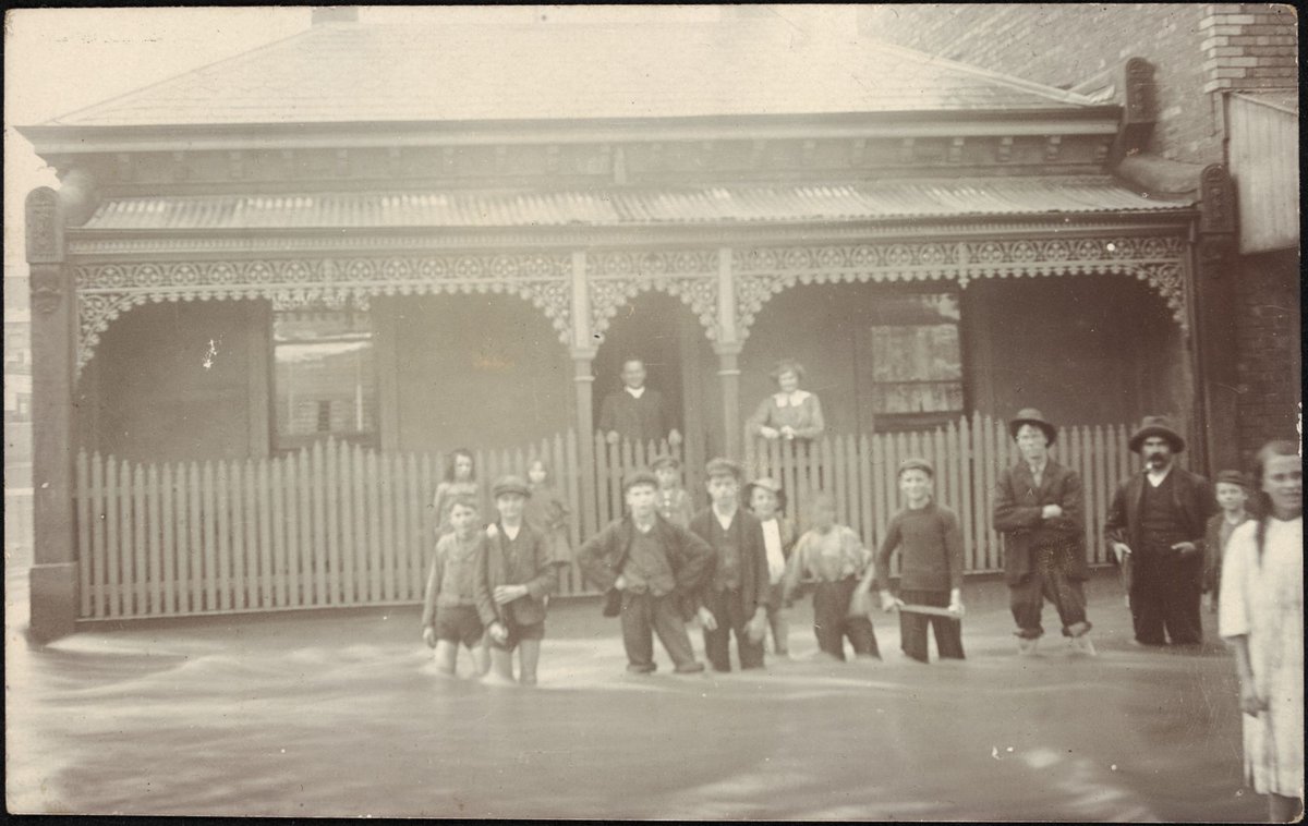 Rev. & Mrs Eunson, Cnr Gold & Sackville St., Collingwood (1910–20)