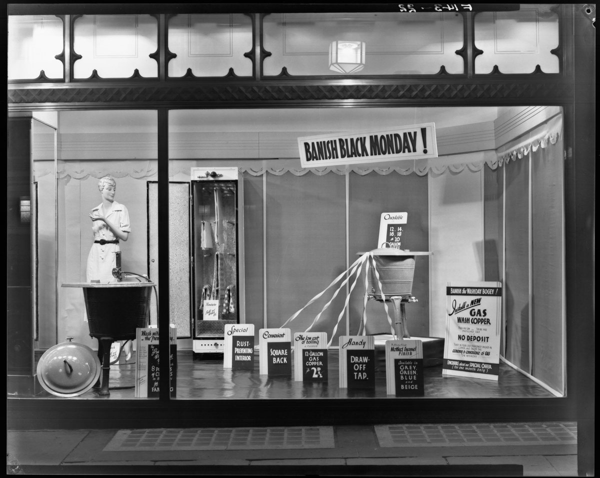 Showroom windows at the Metropolitan Gas Co., 196 Flinders Street, Melbourne, Melbourne City (1930s)
