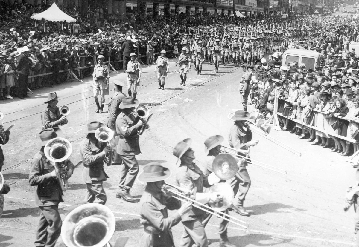 Australian soldiers marching through Melbourne streets, Melbourne City (1940–45)