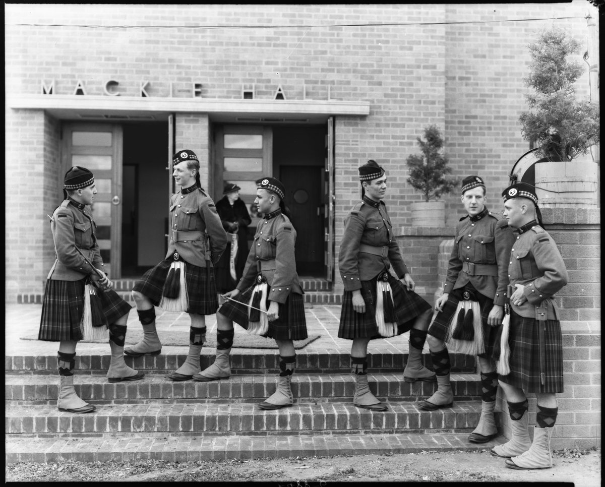 [Scottish soldiers outside Mackie Hall, Scotch College, Hawthorn, Victoria] (1930–49)