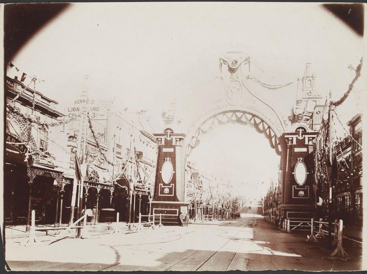 Arch for Royal Visit of Duke & Duchess of Cornwall & York, Bourke Street, Melbourne, Melbourne City (1901)