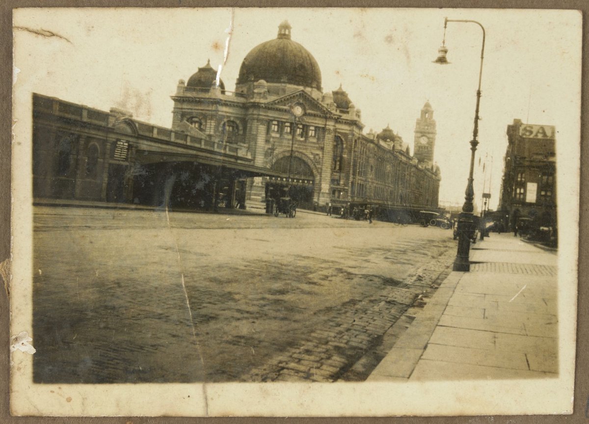 Looking west along Flinders Street towards Flinders Street Station, Melbourne City (1922–29)