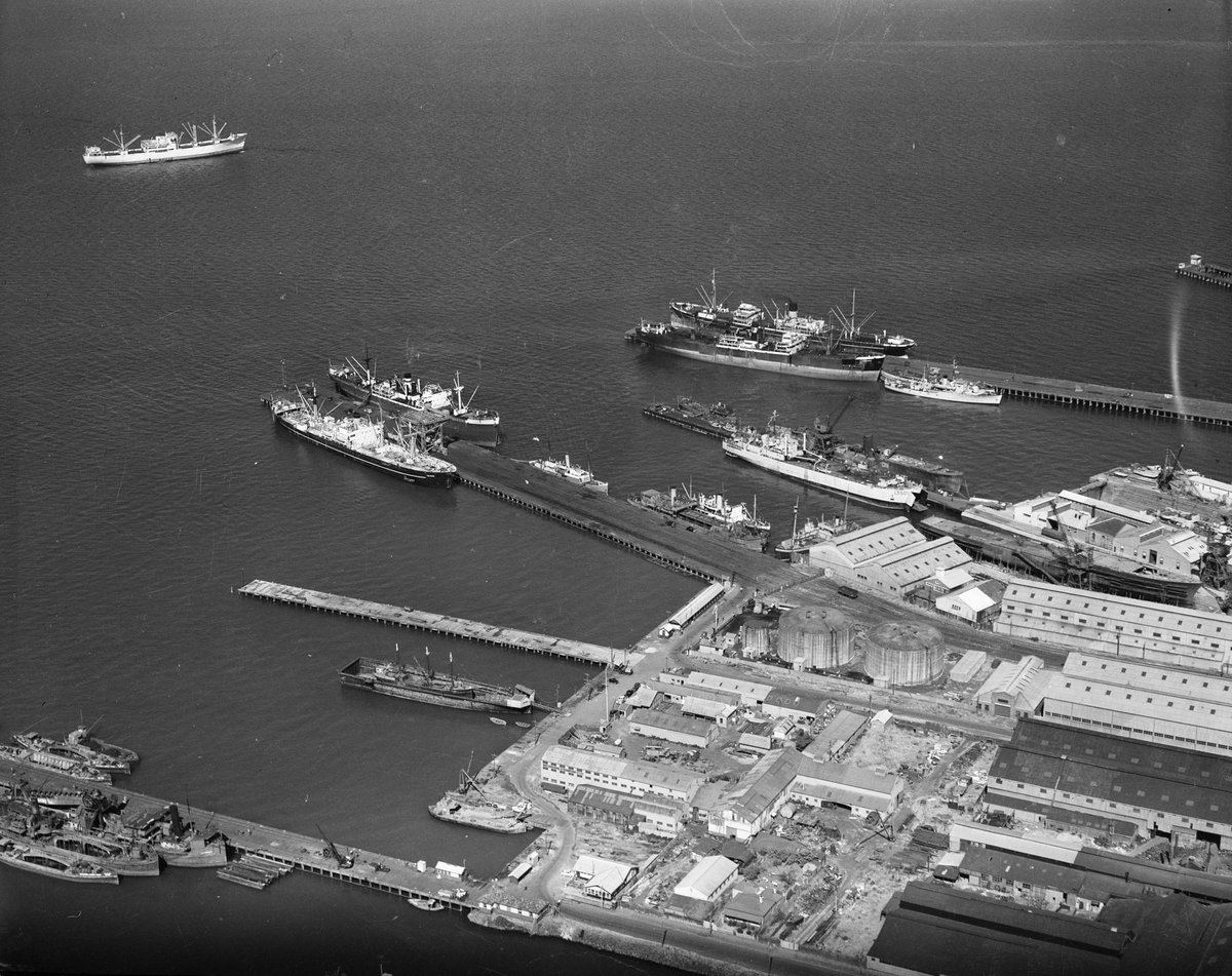 Aerial view of Williamstown, Victoria (1940–50)
