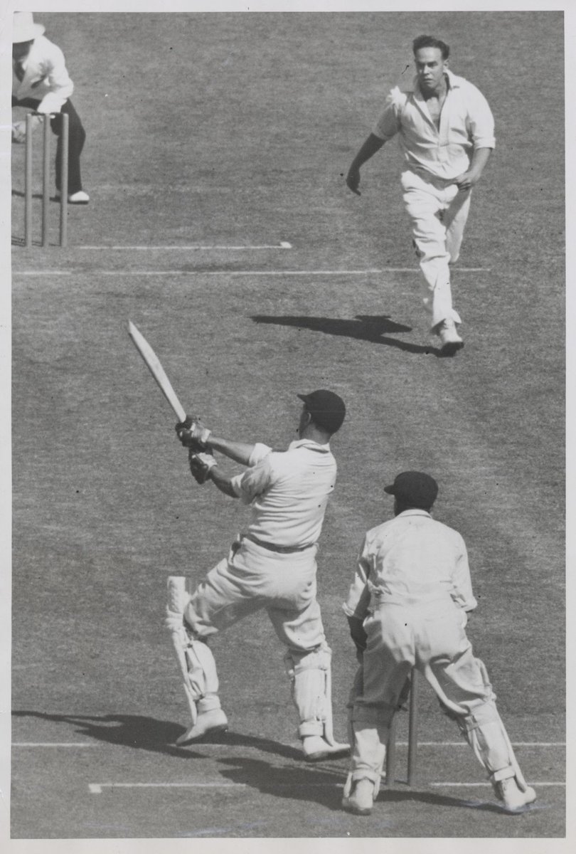 Len Hutton batting during the 5th Test Match played at the Melbourne Cricket Ground, East Melbourne (1951)