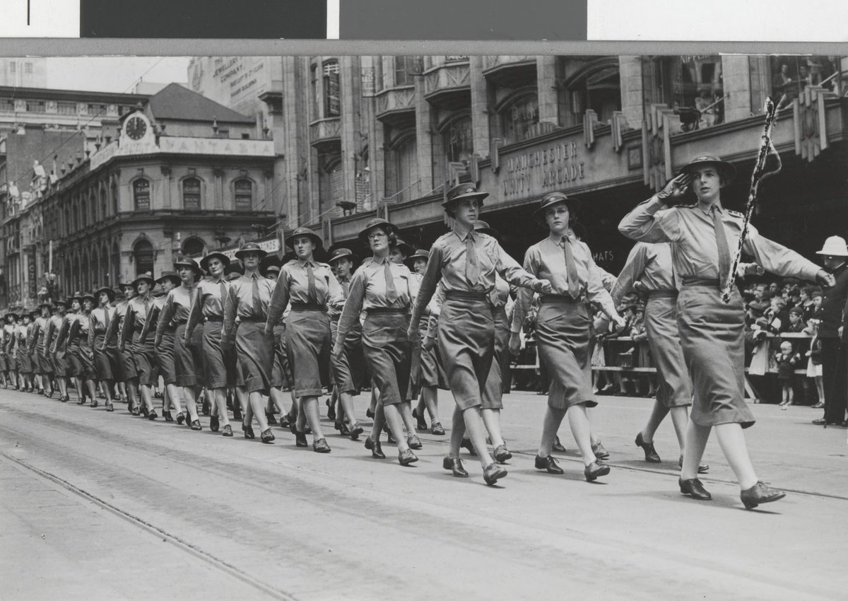 About 1500 women in uniform from the combined services marched through Melbourne (1943)