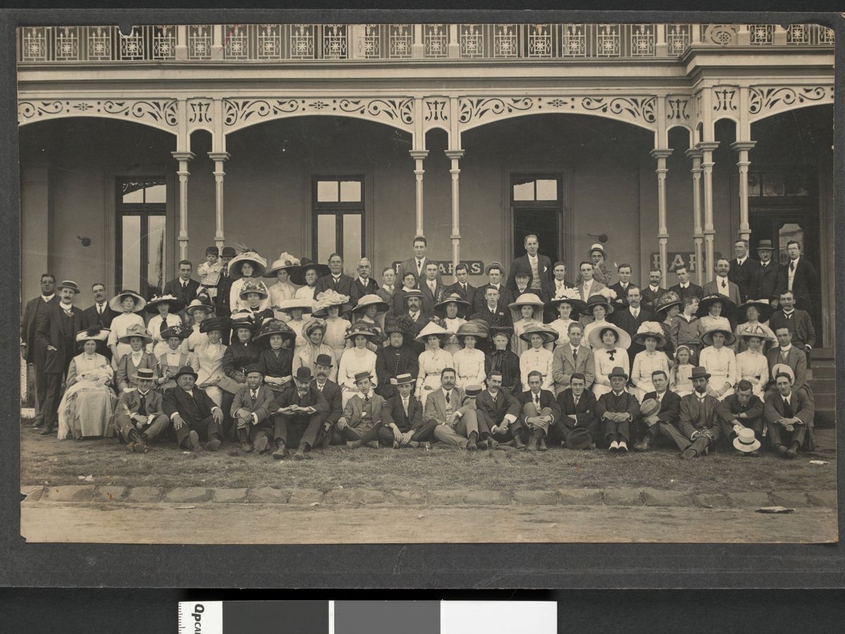 Melbourne Steamship Co. Annual Picnic outside Hotel Brittannia, Williamstown (1900–14)