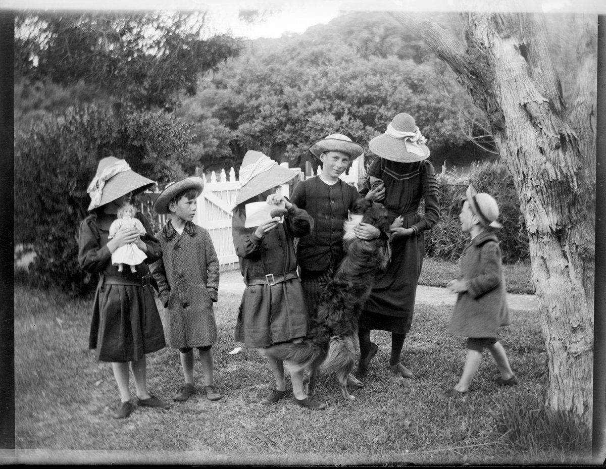 Wardell family, Ivanhoe, Sorrento, Vic (c. 1911)