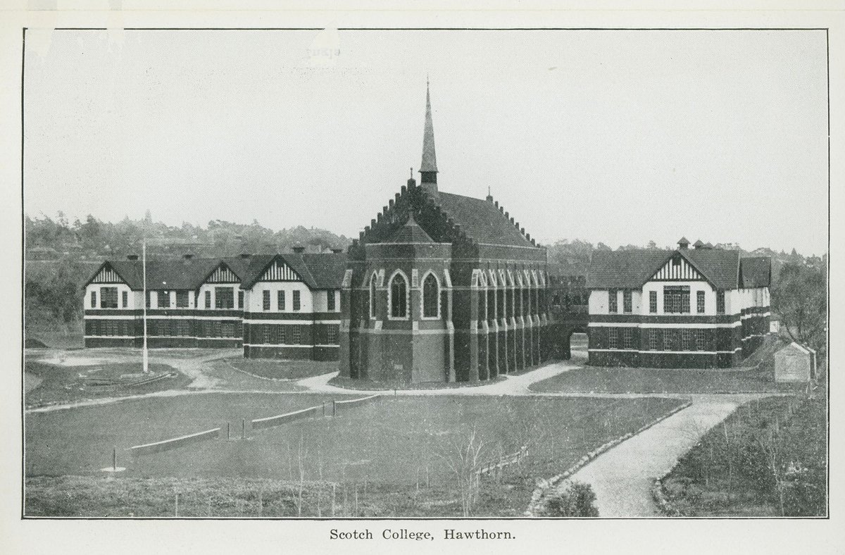 "Folding souvenir of Melbourne, 17 artistic, up-to-date views of public buildings (series no. 4)" (1920s)