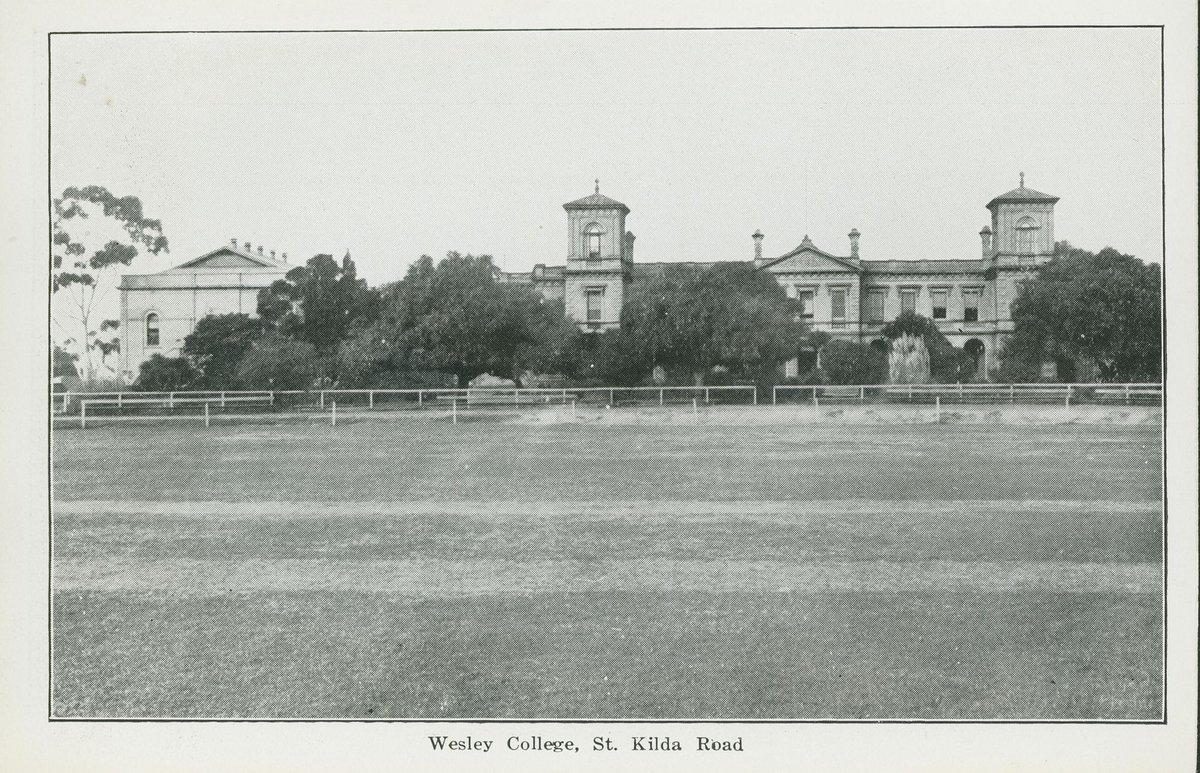 "Folding souvenir of Melbourne, 17 artistic, up-to-date views of public buildings (series no. 4)" (1920s)