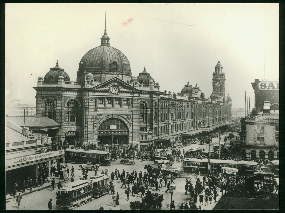 "Flinders Street Station, Melbourne, Vic.", Melbourne City (1982)