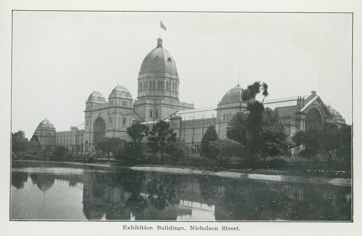 "Folding souvenir of Melbourne, 17 artistic, up-to-date views of public buildings (series no. 4)" (1920s)