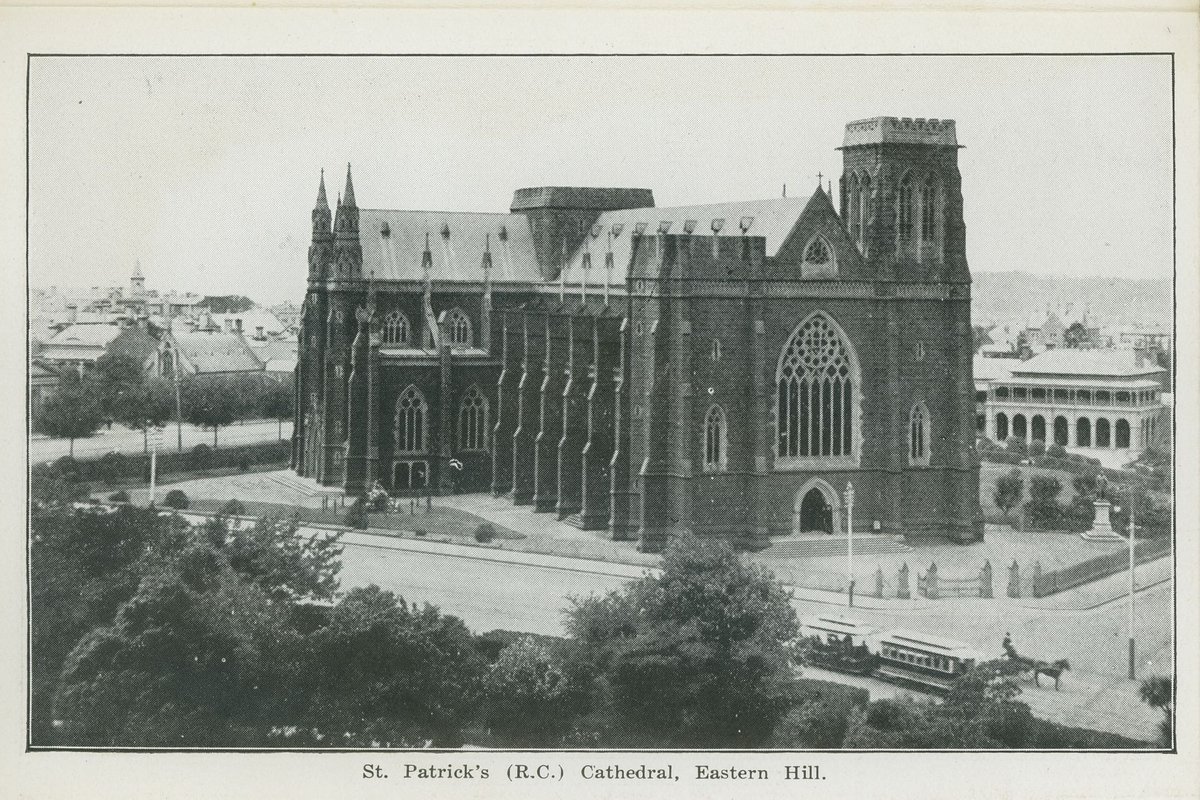 "Folding souvenir of Melbourne, 17 artistic, up-to-date views of public buildings (series no. 4)" (1920s)