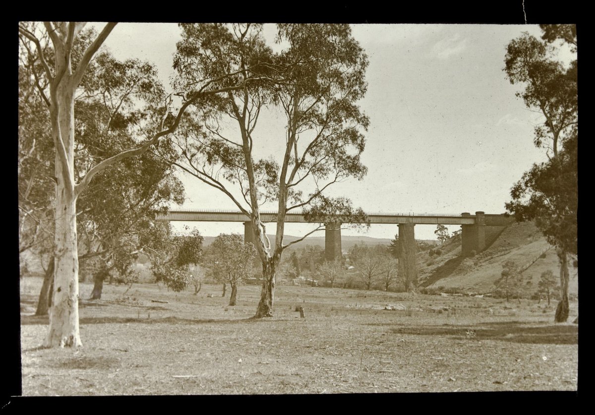 Taradale viaduct, Melbourne and Bendigo Railway, Vic (1890–1938)