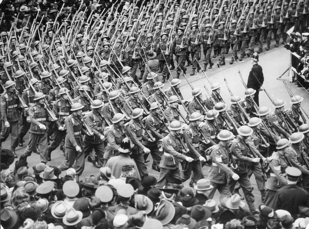 Soldiers marching on the corner of Swanston and Bourke Streets, Melbourne, Melbourne City (c. 1939)
