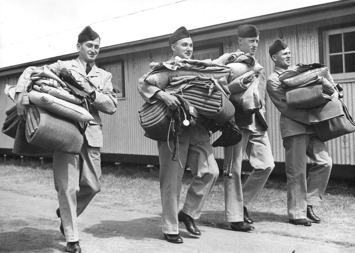New batch of R.A.A.F. trainees arrive at Essendon from Somers for advanced training, with their issue (c. 1940)