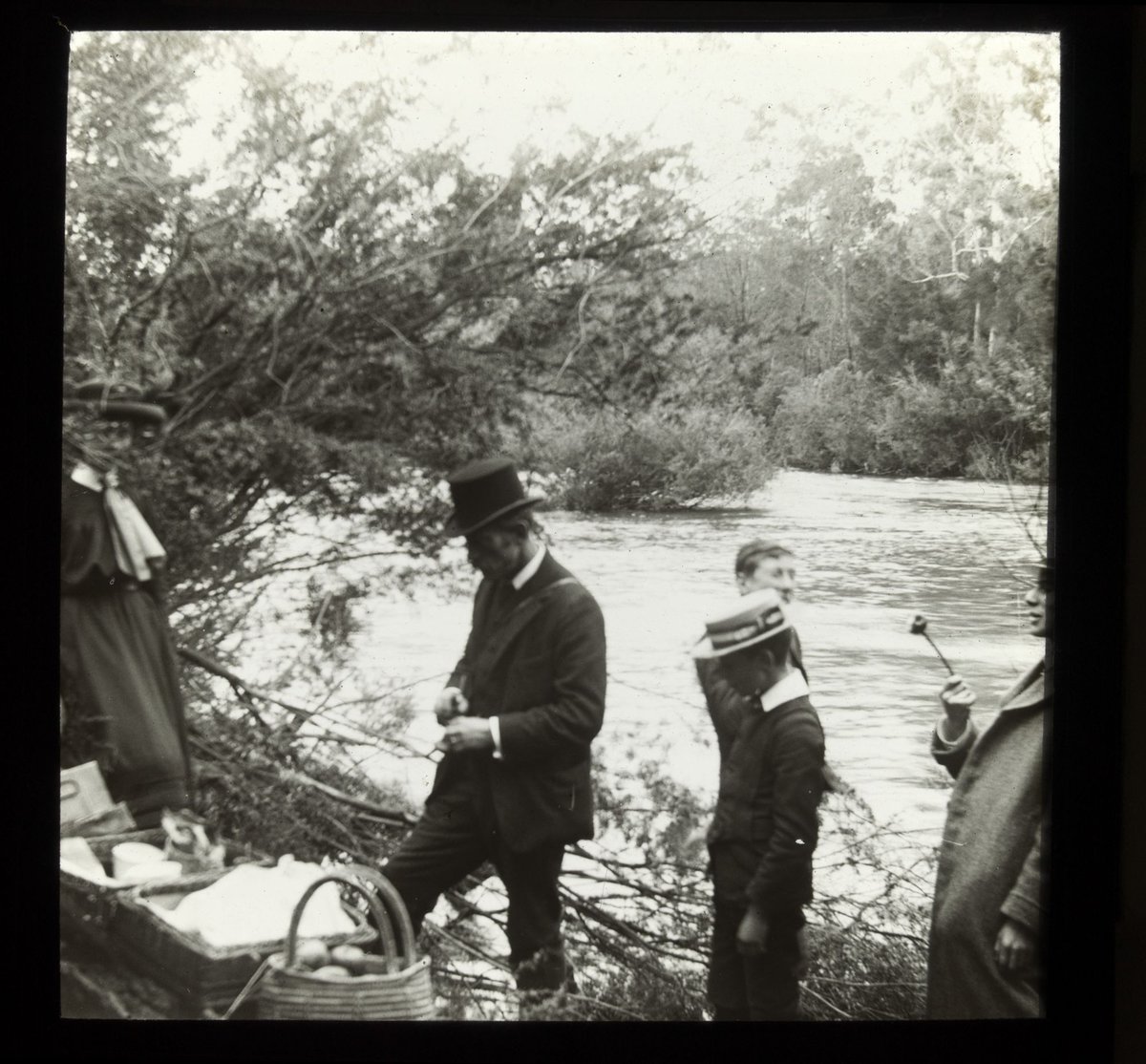 Picnic beside the Yarra River - Edward Wardell in centre - Yarra River, Eltham (1910–20)