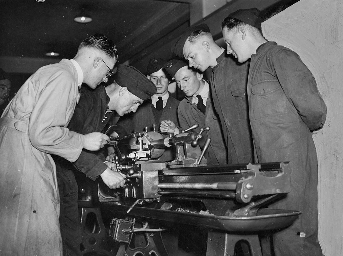 RAAF trainees at Melbourne Technical College (c. 1941)