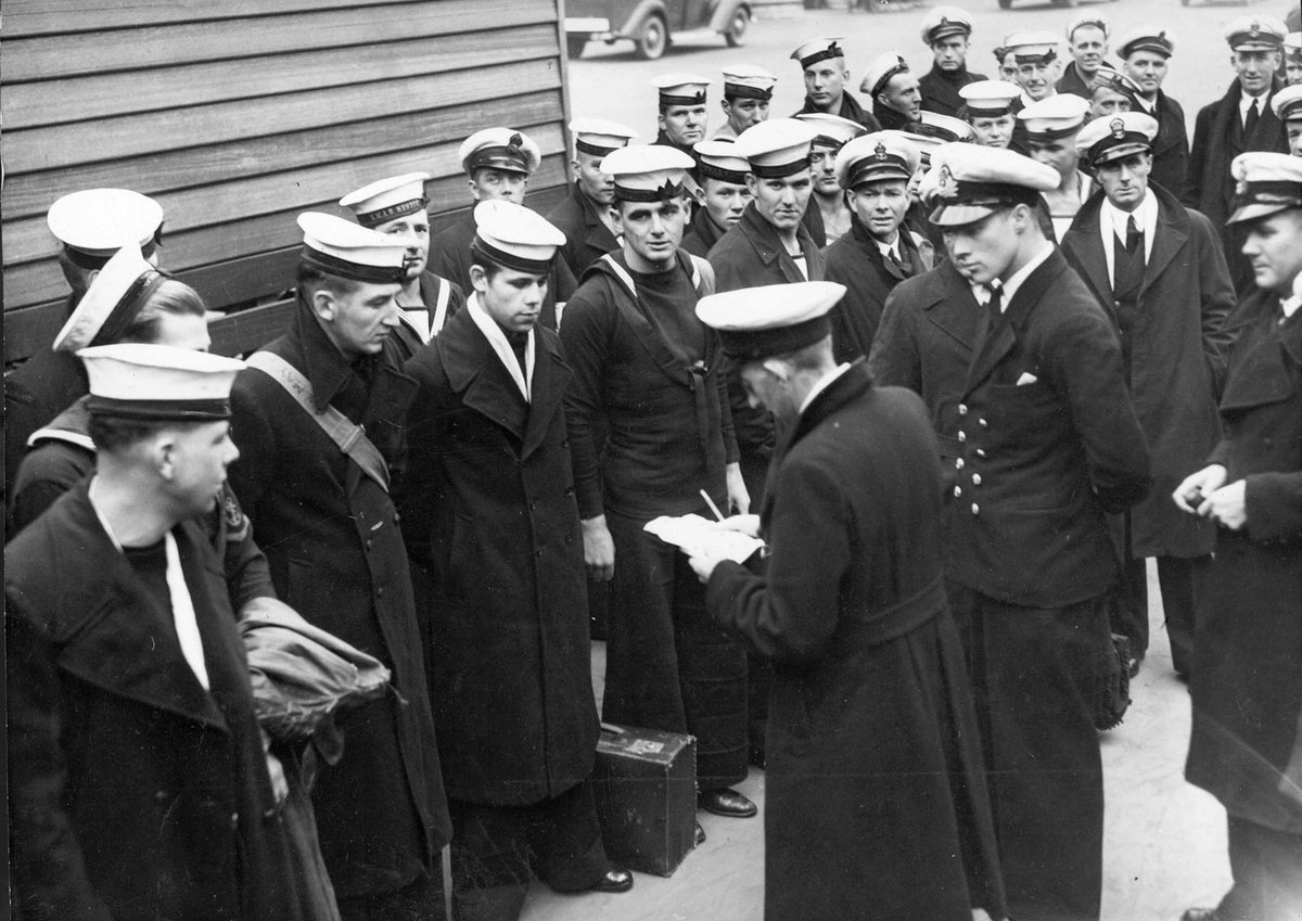 Australian seamen arriving back in Australia at Spencer Street Railway Station, Melbourne City (c. 1942)