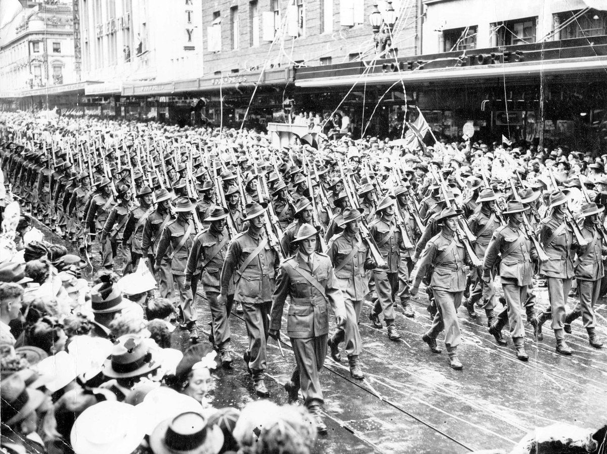 2nd A.I.F. marching west on Bourke Street with streamers in the air, Melbourne City (1939–44)