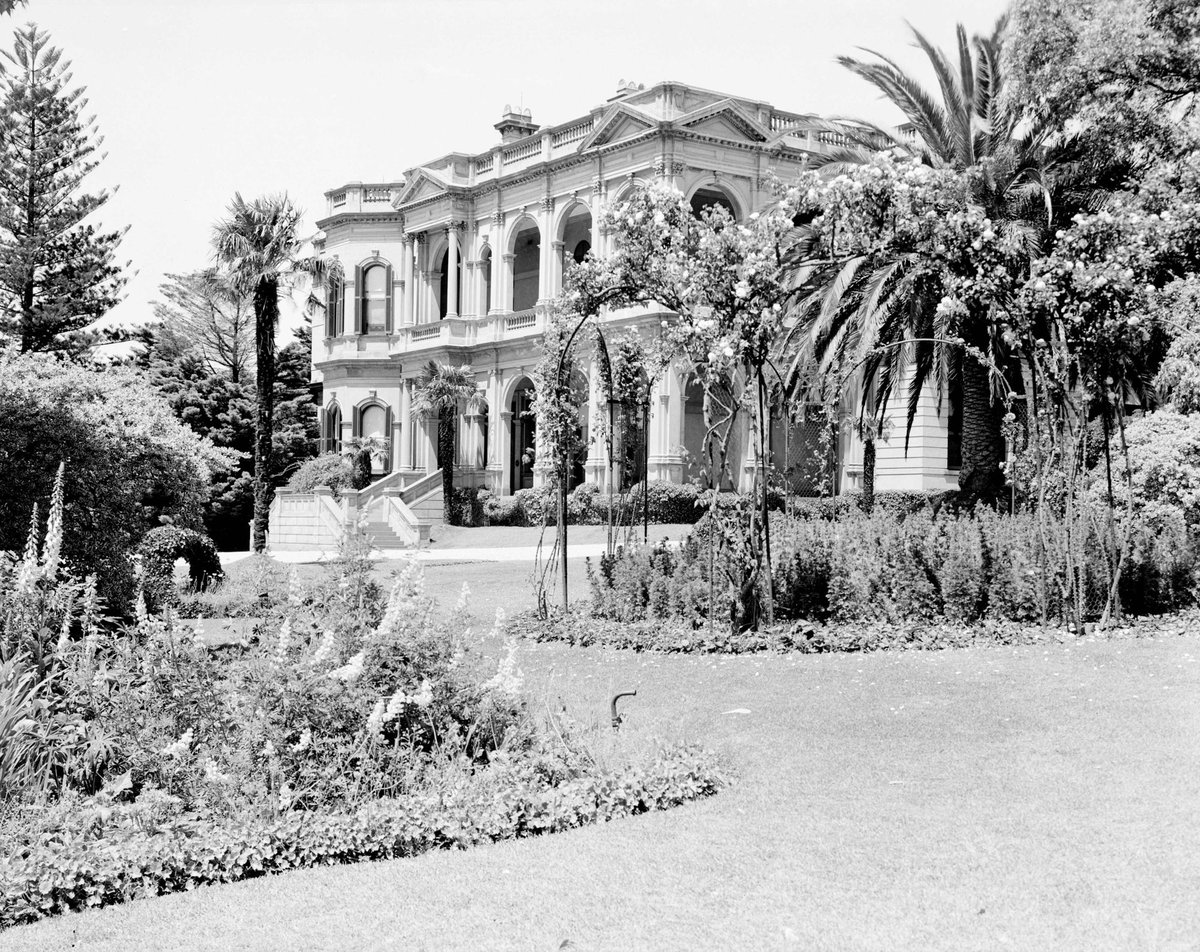 View of the main facade of Scotsburn, 554 Toorak Road (c. 1937)