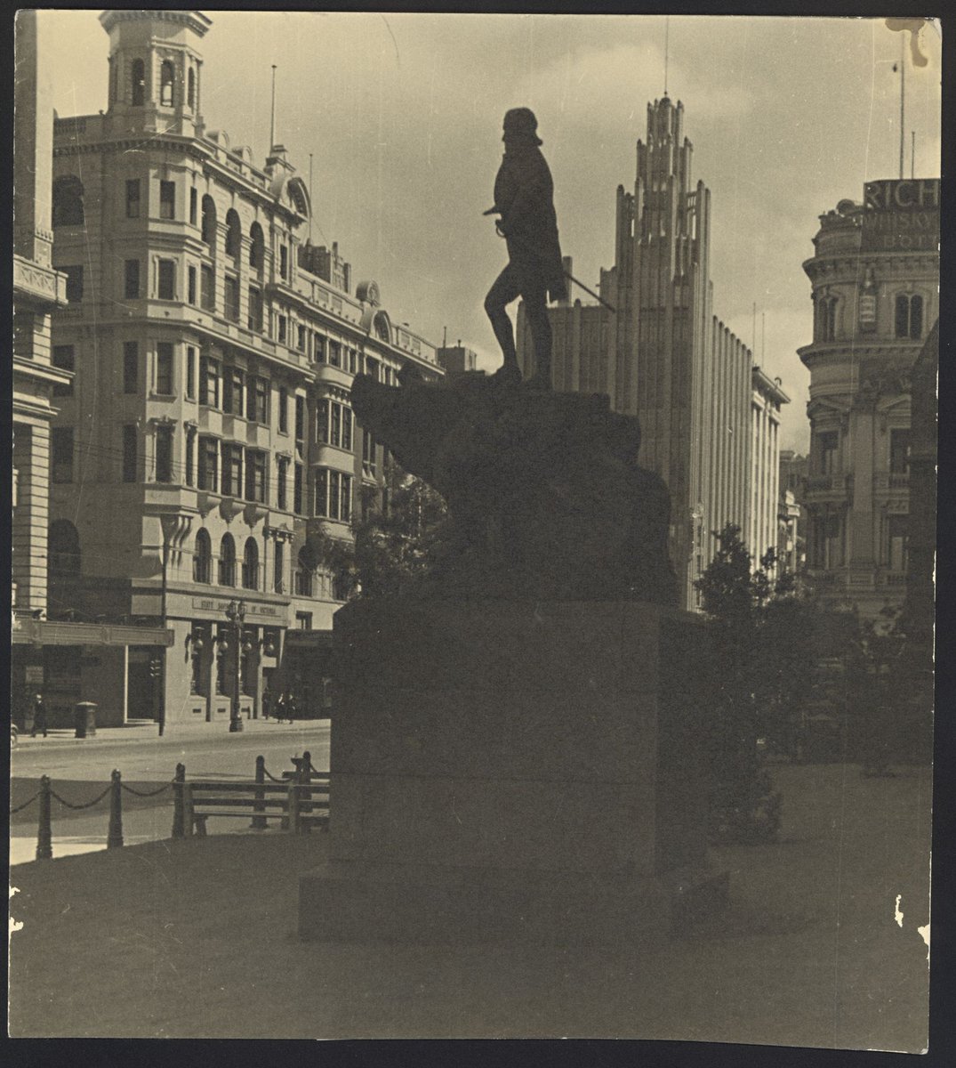 [Statue of Matthew Flinders outside St. Paul's, Melbourne] (c. 1935)