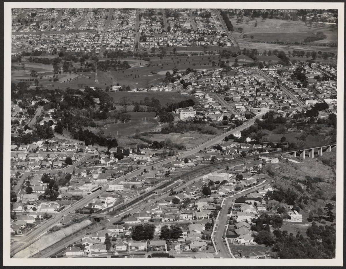 Aerial view of Heidelberg Road looking south, Victoria, Alphington (1950?)