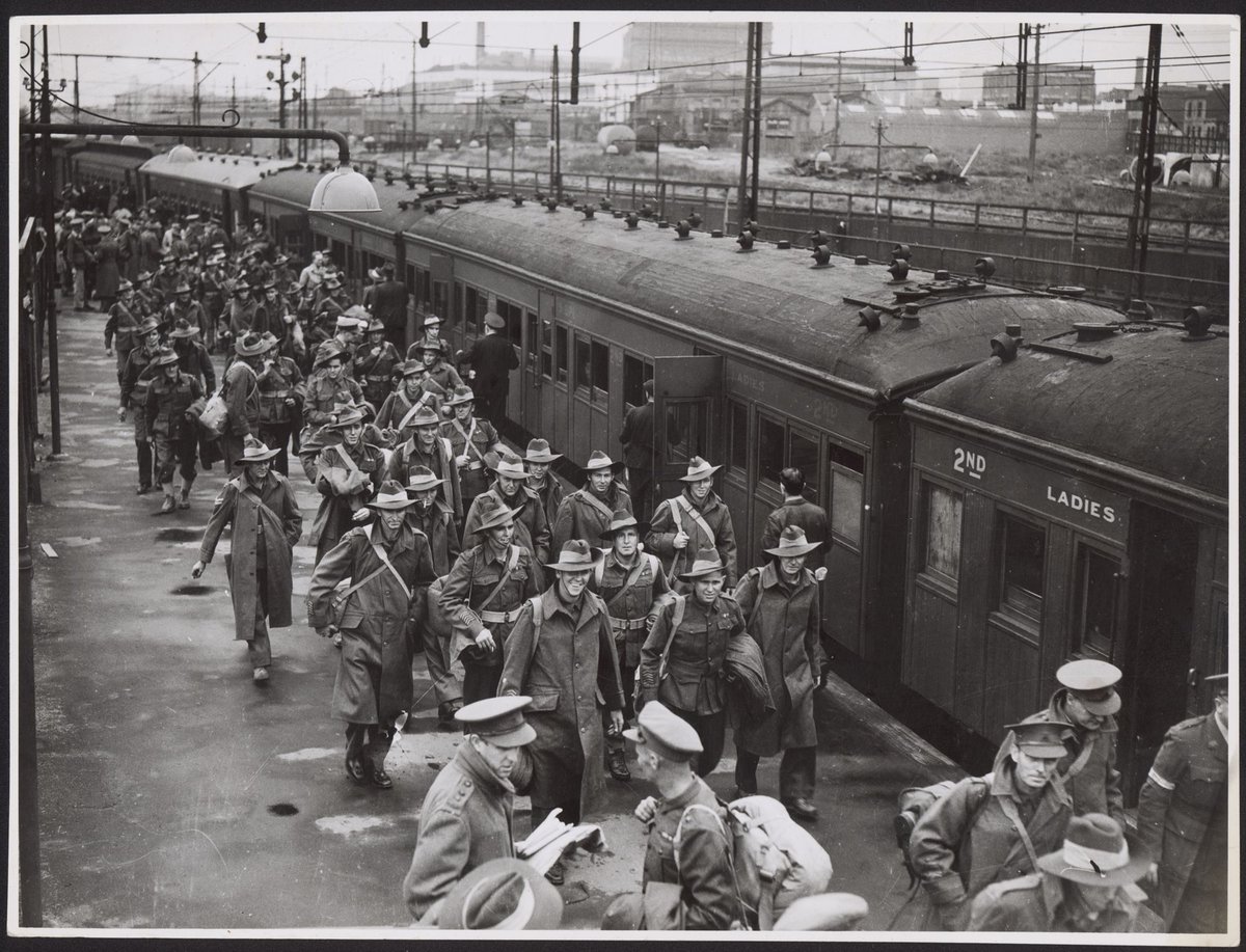 Released prisoners of war from Ambonia [?] arrived at Spencer Street Station, Melbourne, Melbourne City (1945)