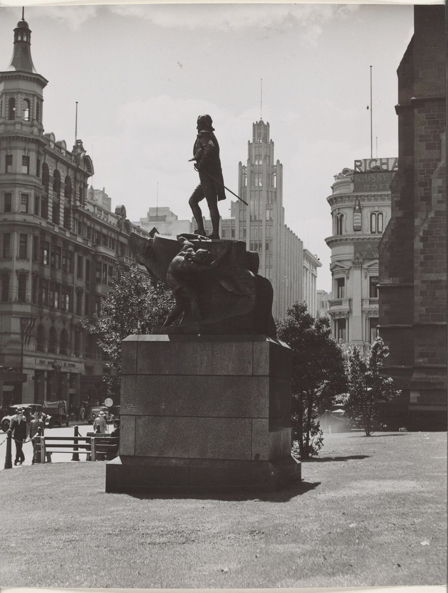 Melbourne in the late 1930s - Looking up Swanston Street from St. Paul's corner, Melbourne City (1936–39)