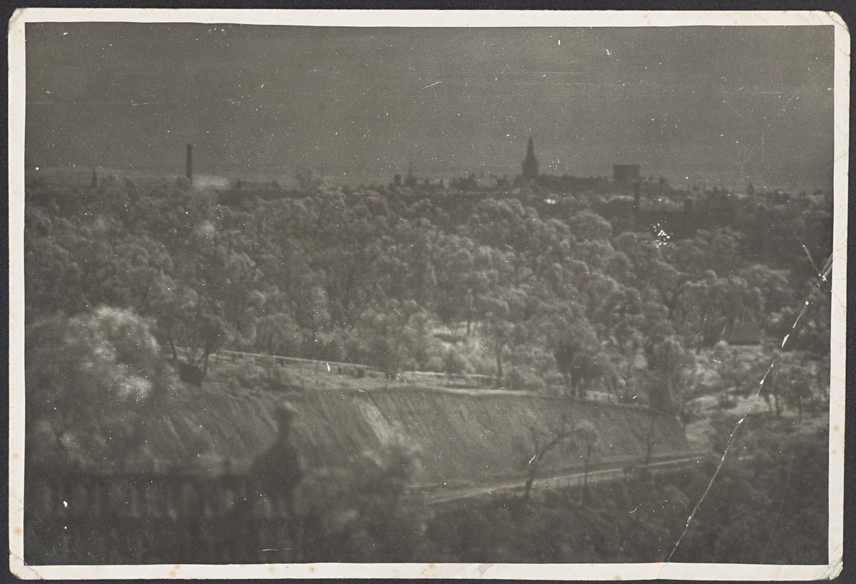 Kew Bouelvard [ie. boulevard] (1930–40)