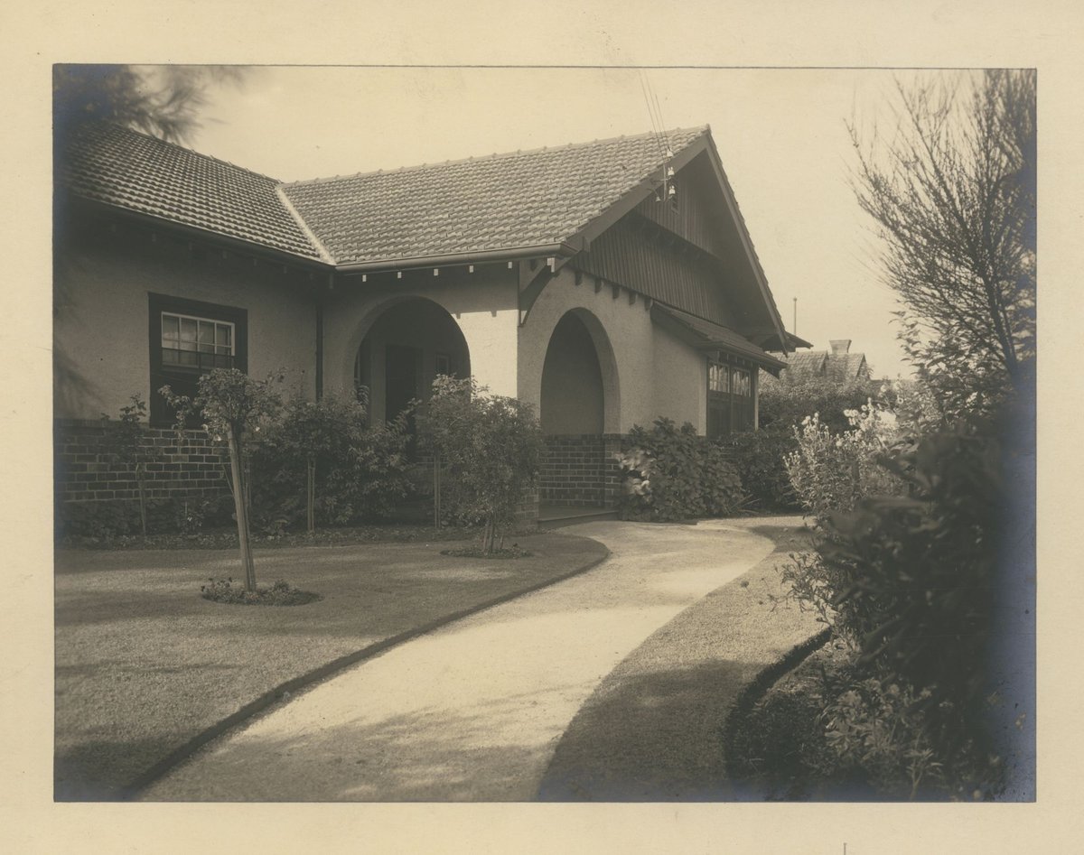 'Wahranga', residence of Mrs C. Lort Smith, Denham Place, Toorak, [Vic.] (1922)