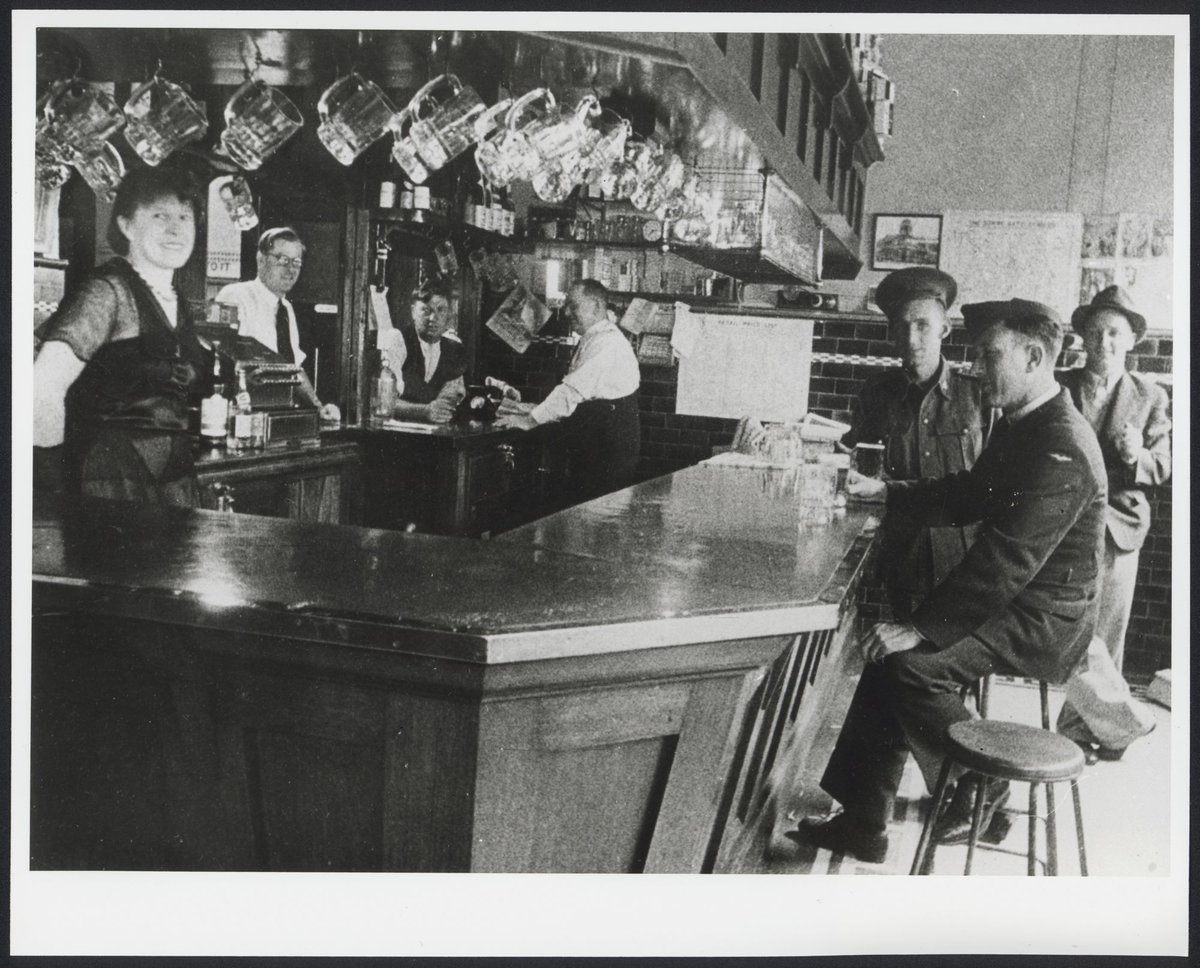 Sir Robert Peel Hotel, Collingwood, Vic (1984)