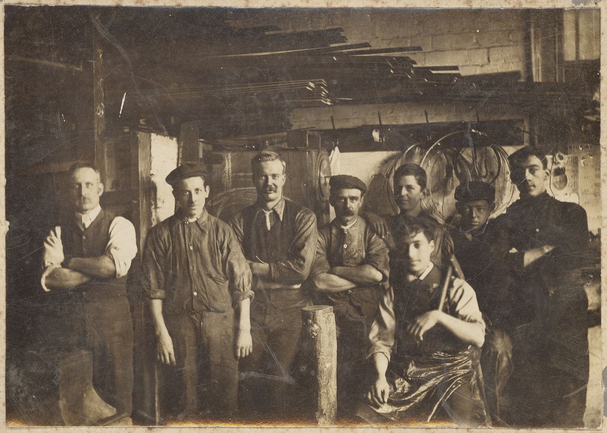 [Group portrait at W. H. Blakeley and Co., 115 Lonsdale Street, Melbourne], Melbourne City (c. 1906)