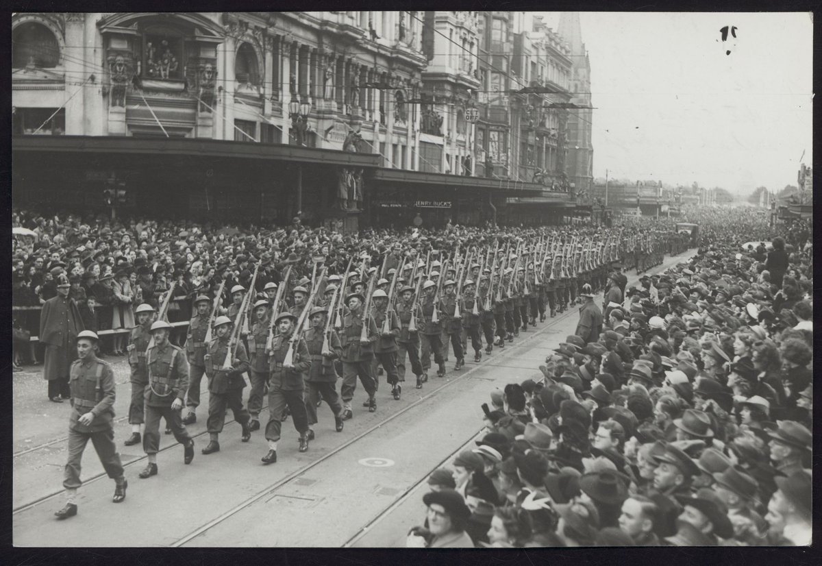 Men of the 17th Brigade, A.I.F. ... marching through Melbourne, Melbourne City (1942)