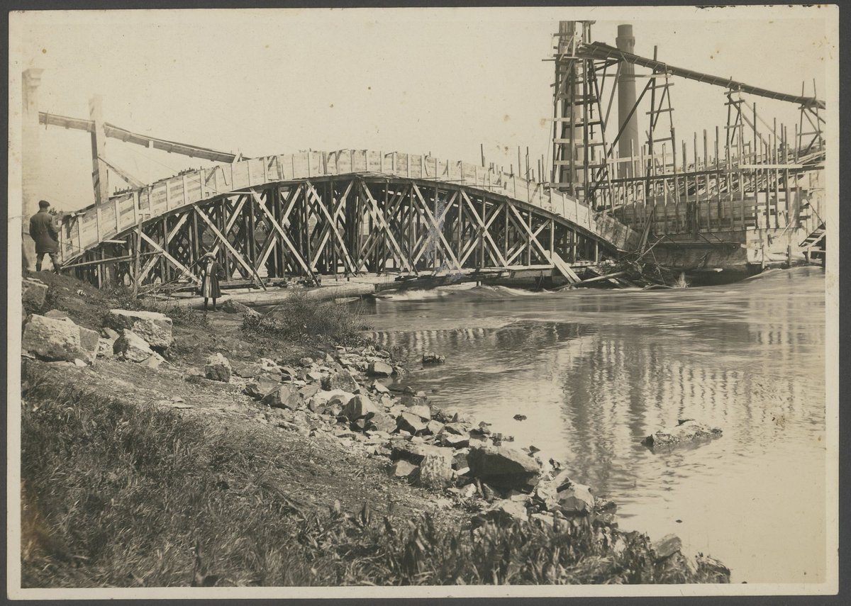 Church Street Bridge over the Yarra river, under construction (1923?)