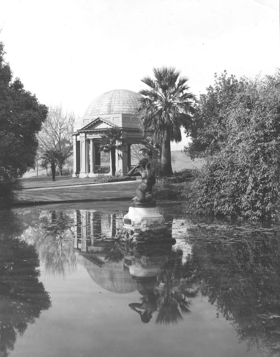 Melbourne in the late 1930s. [Queen Victoria Gardens], Melbourne City (1936–39)