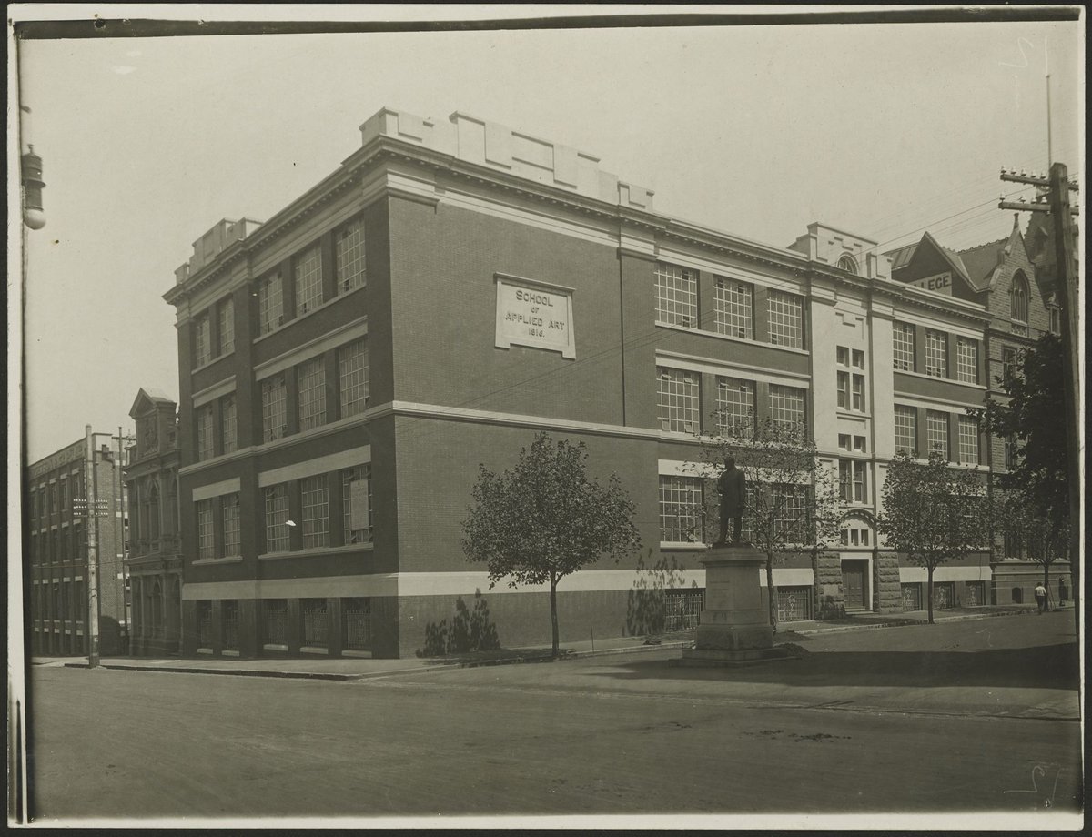 [Exterior view of the School of Applied Art, cnr. La Trobe and Bowen St., Melbourne] (1920–30)