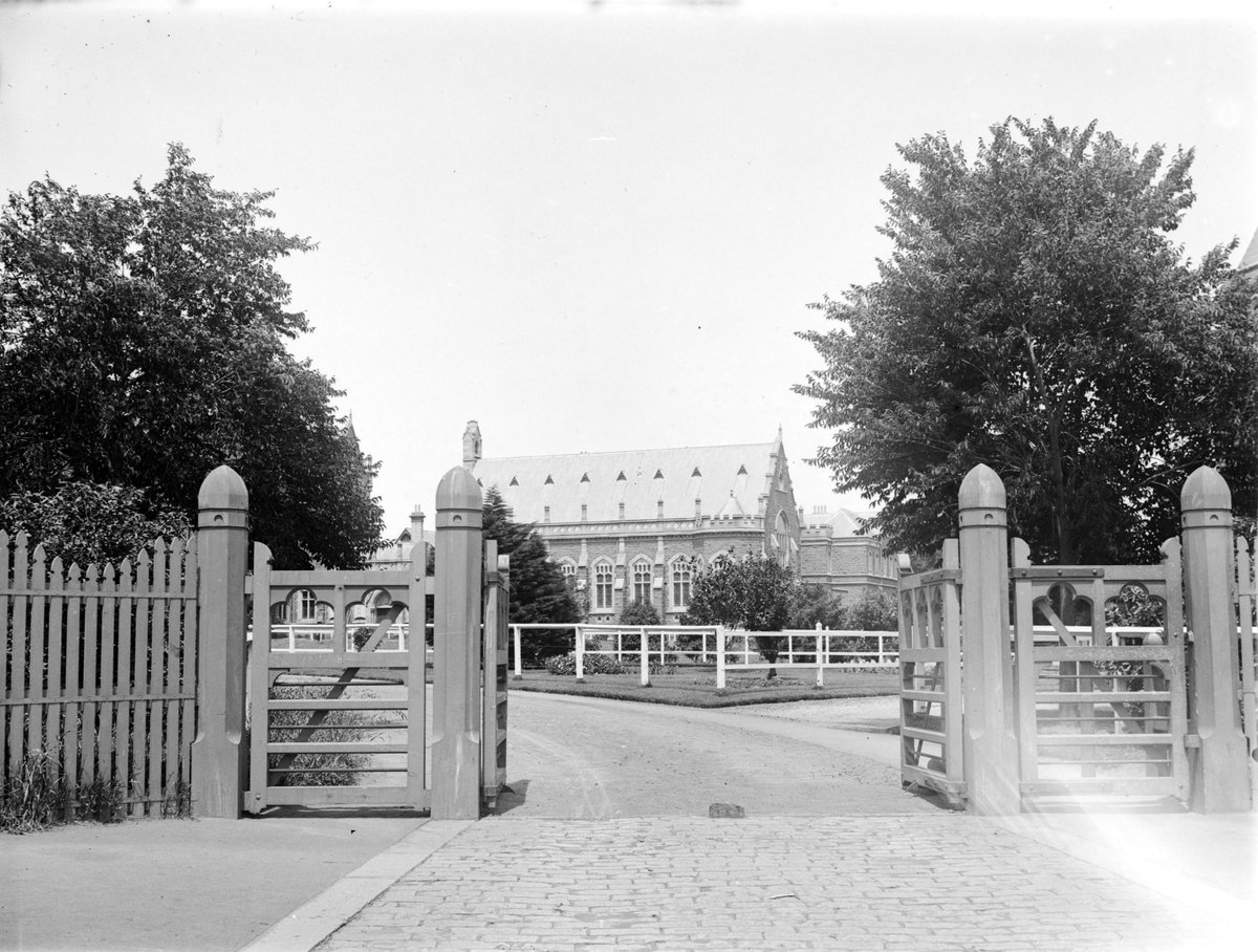 Ormond College dining room, Melbourne University, Melbourne, Parkville (c. 1900)