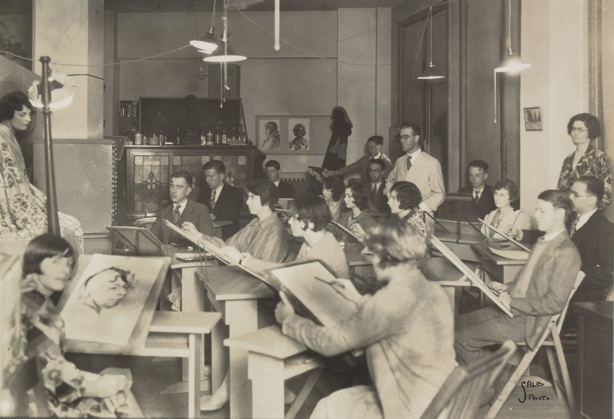 [Figure drawing classes at the Fox Art Academy, Cromwell Buildings, 260 Bourke Street, Melbourne], Melbourne City (1935–40)