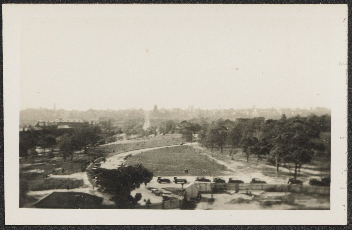 Crowds at the Shrine of Remembrance, Melbourne, Melbourne City (1934–40)
