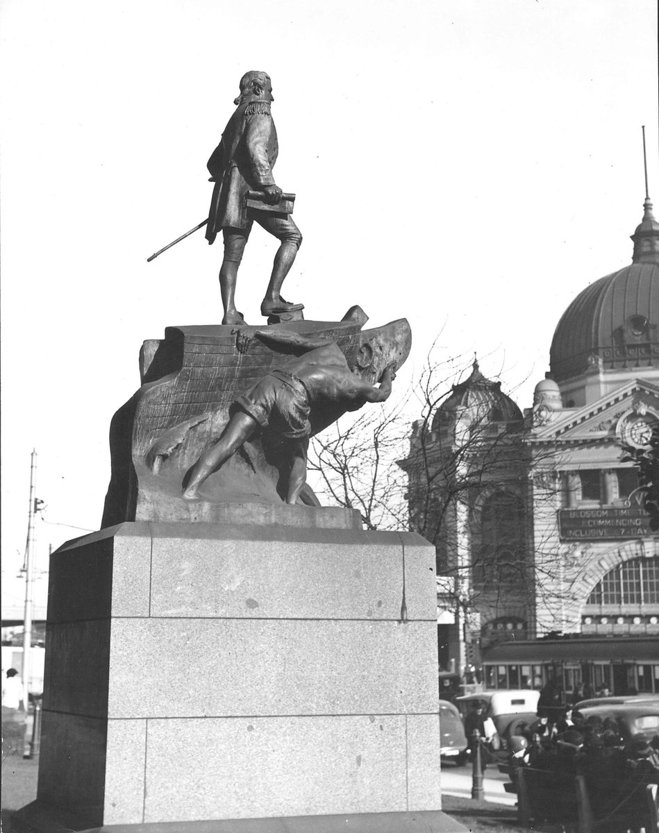 Melbourne in the late 1930s. Statue of Matthew Flinders outside St. Paul's cathedral, Melbourne, Melbourne City (1936–39)