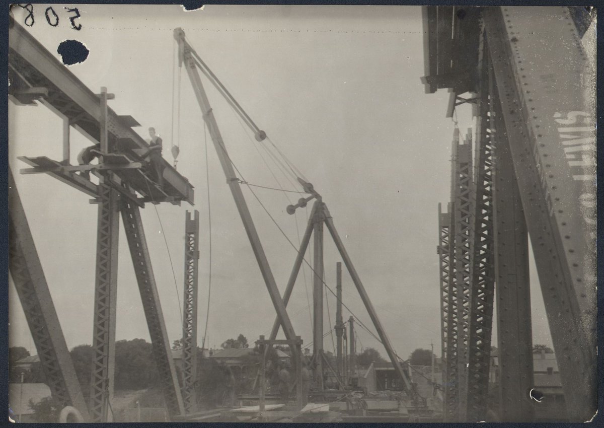 South Kensington to West Footscray, Bridge over Maribyrnong River : 175 ft. truss span Maribyrnong River bridge (1928)