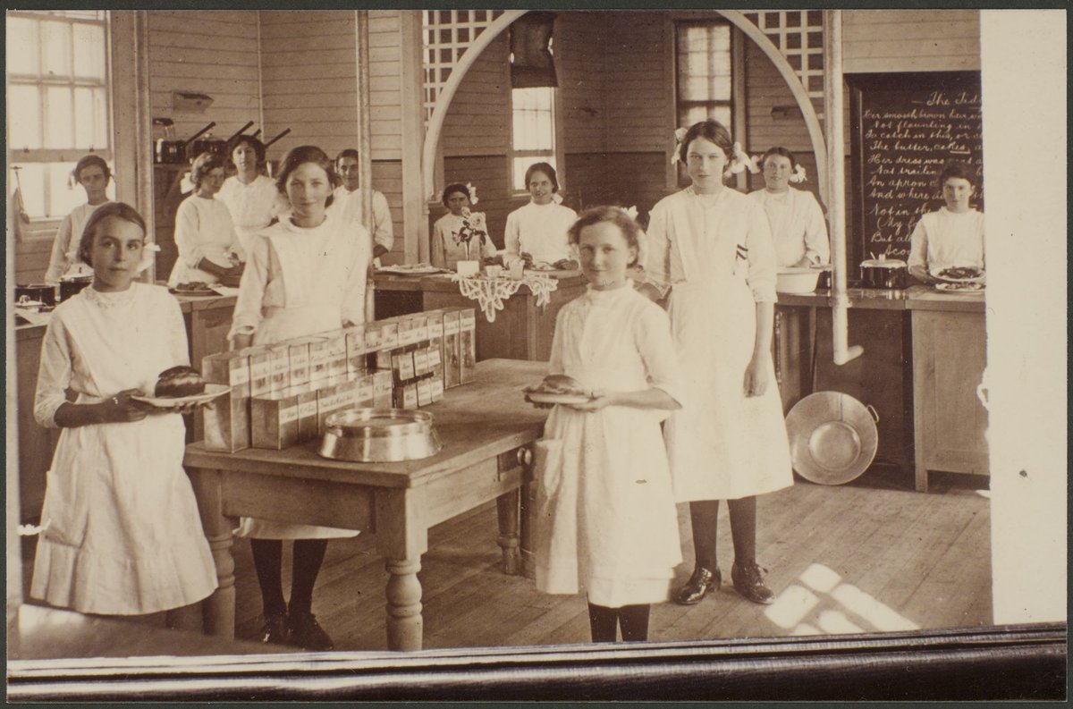 [Girls in cookery class, Melbourne Orphanage, Brighton, Vic.] (1920–30)